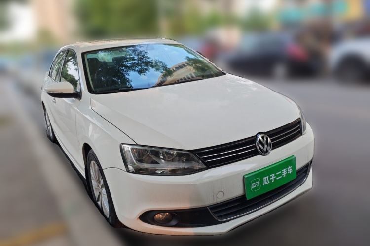 Used Volkswagen Sagitar 2014 Revised Version 1.6L Manual Leading Edition Front Right 45 Deg