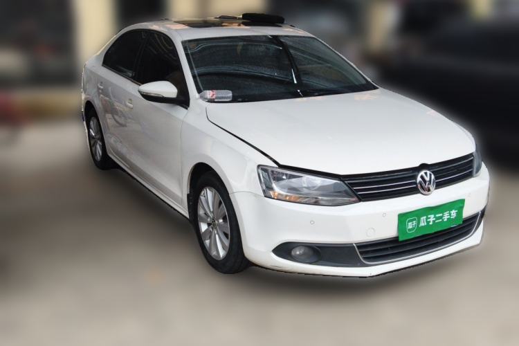 Used Volkswagen Sagitar 2014 1.4TSI Manual Luxury Model Front Right 45 Deg