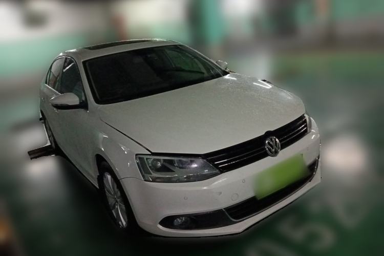Used Volkswagen Sagitar 2014 Revised Version 1.4TSI Automatic Luxury Edition Front Right 45 Deg