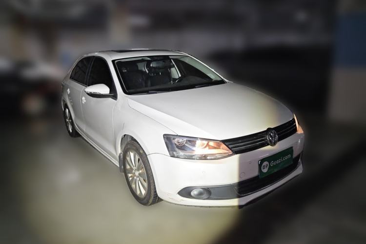 Used Volkswagen Sagitar 2014 1.4TSI Automatic Luxury Model Front Right 45 Deg