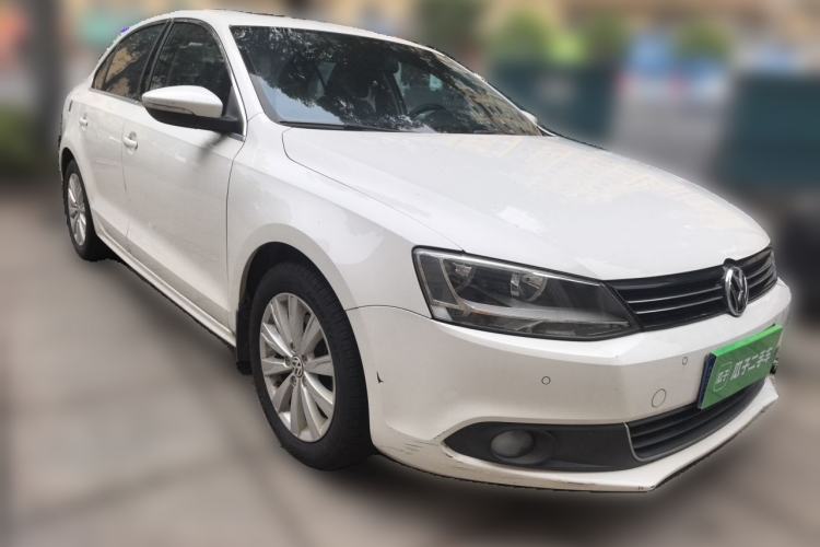Used Volkswagen Sagitar 2014 1.4TSI Automatic Luxury Model Front Right 45 Deg