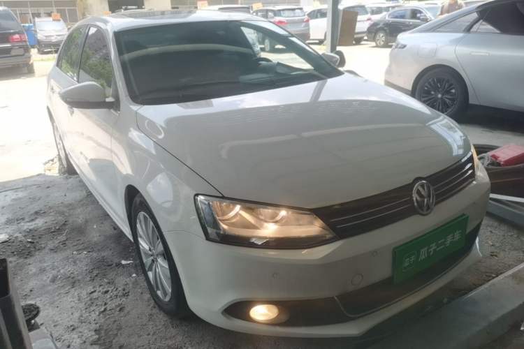 Used Volkswagen Sagitar 2014 Revised Version 1.4TSI Automatic Luxury Edition Front Right 45 Deg