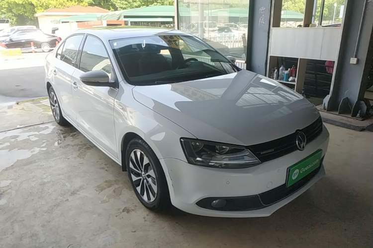 Used Volkswagen Sagitar 2014 Revised 1.4TSI BlueMotion Edition Front Right 45 Deg
