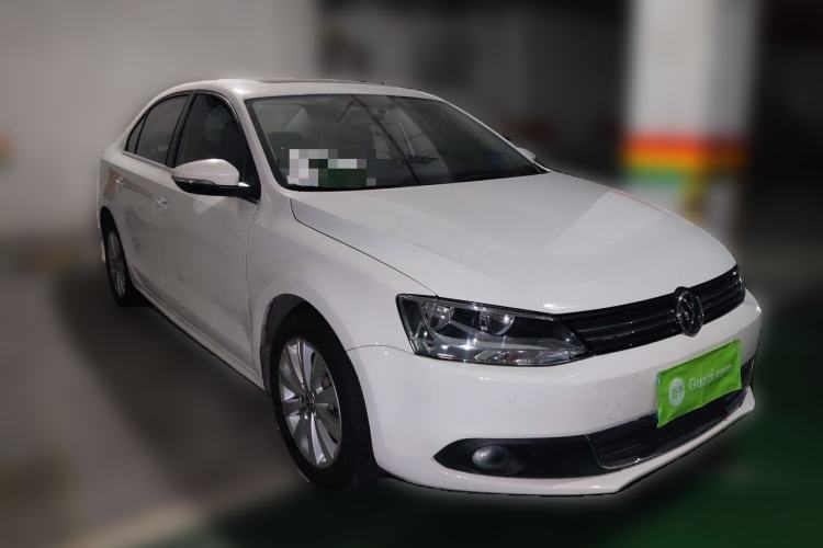 Used Volkswagen Sagitar 2014 1.4TSI Automatic Luxury Model Front Right 45 Deg