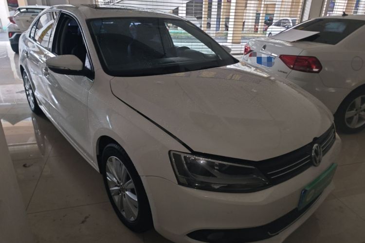 Used Volkswagen Sagitar 2014 Revised Version 1.4TSI Manual Luxury Edition Front Right 45 Deg