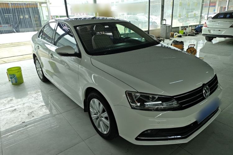 Used Volkswagen Sagitar 2014 1.4TSI Automatic Luxury Model Front Right 45 Deg