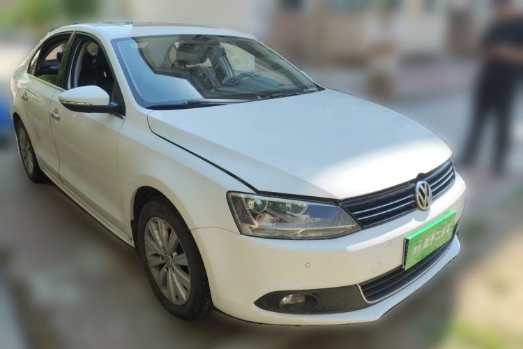 Used Volkswagen Sagitar 2014 1.4TSI Automatic Luxury Model Front Right 45 Deg