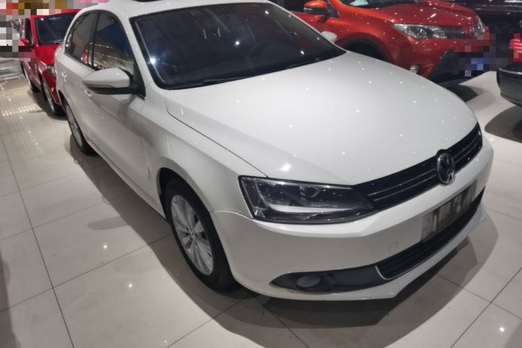 Used Volkswagen Sagitar 2014 Revised Version 1.6L Automatic Leading Edition Front Right 45 Deg