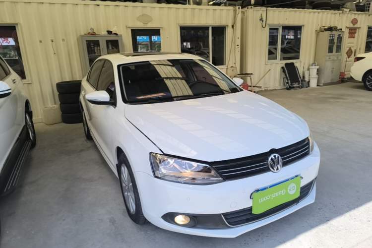 Used Volkswagen Sagitar 2014 Revised Version 1.4TSI Automatic Luxury Edition Front Right 45 Deg