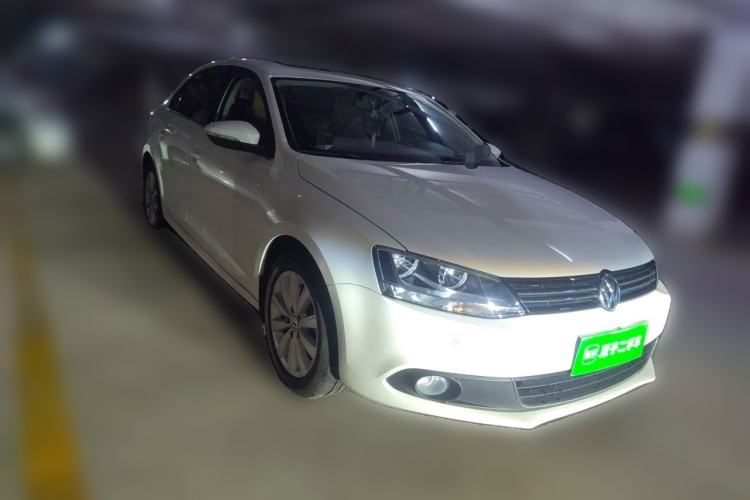 Used Volkswagen Sagitar 2014 Revised Version 1.4TSI Automatic Luxury Edition Front Right 45 Deg
