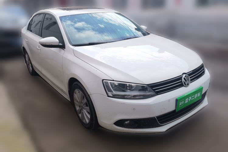 Used Volkswagen Sagitar 2014 1.4TSI Automatic Luxury Model Front Right 45 Deg