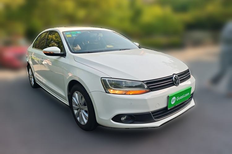 Used Volkswagen Sagitar 2014 Revised Version 1.4TSI Automatic Luxury Edition Front Right 45 Deg