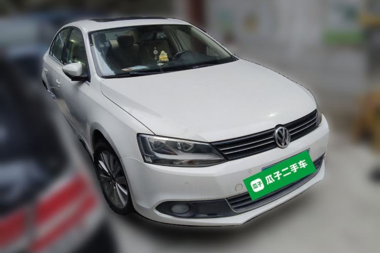 Used Volkswagen Sagitar 2014 1.4TSI Automatic Luxury Model Front Right 45 Deg