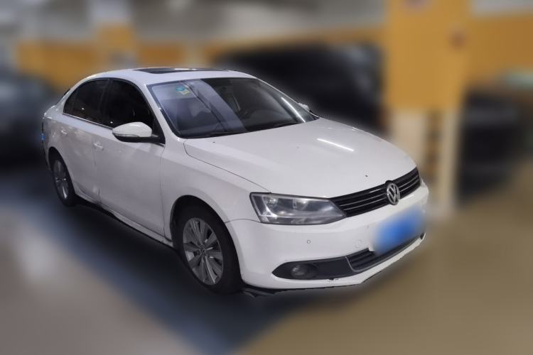 Used Volkswagen Sagitar 2014 1.4TSI Automatic Luxury Model Front Right 45 Deg