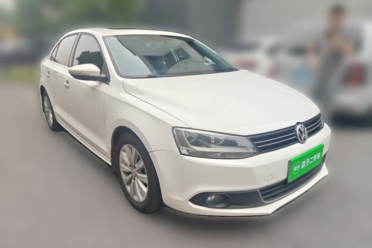 Used Volkswagen Sagitar 2014 Revised Version 1.6L Manual Leading Edition Front Right 45 Deg