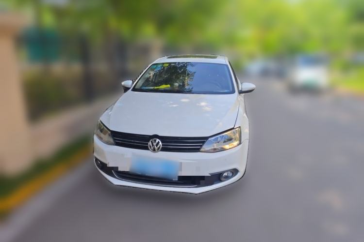 Used Volkswagen Sagitar 2014 1.4TSI Automatic Luxury Model Front Right 45 Deg
