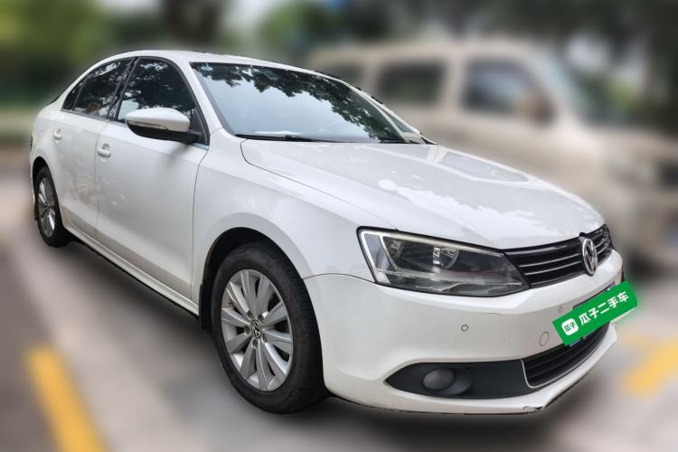 Used Volkswagen Sagitar 2014 1.4TSI Automatic Luxury Model Front Right 45 Deg