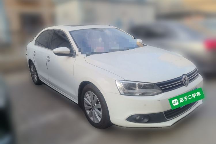 Used Volkswagen Sagitar 2014 1.4TSI Automatic Luxury Model Front Right 45 Deg