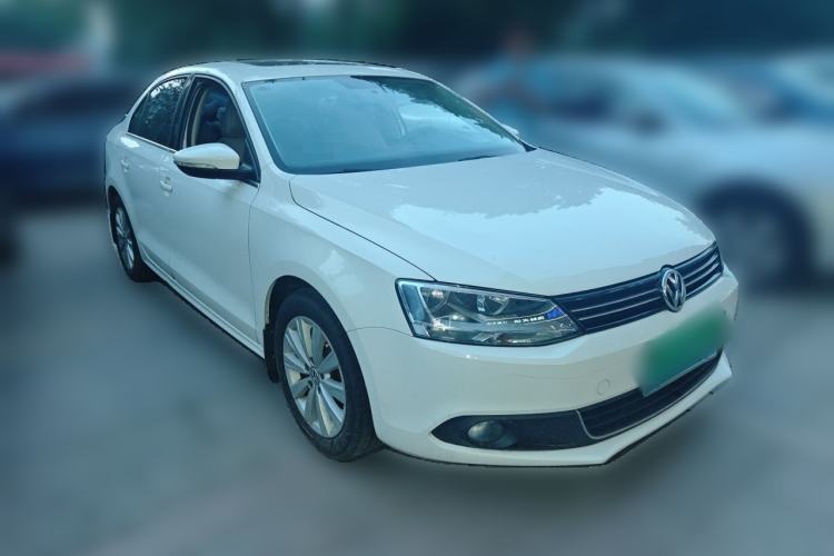 Used Volkswagen Sagitar 2014 Revised Version 1.6L Automatic Fashionable Style Front Right 45 Deg