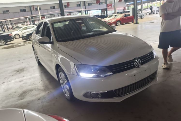 Used Volkswagen Sagitar 2014 1.6L Automatic Comfort Model Front Right 45 Deg