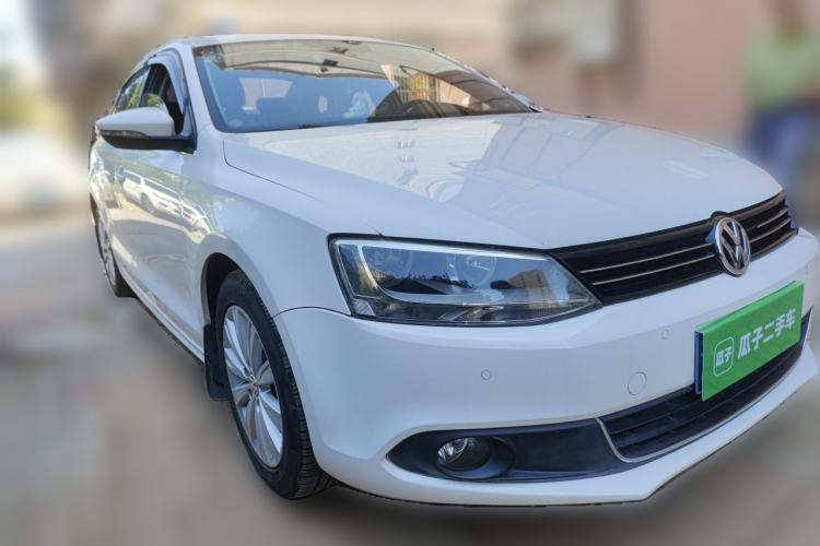 Used Volkswagen Sagitar 2014 1.4TSI Manual Luxury Model Front Right 45 Deg