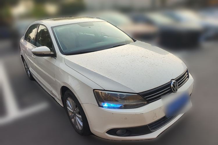 Used Volkswagen Sagitar 2014 1.4TSI Automatic Luxury Model Front Right 45 Deg