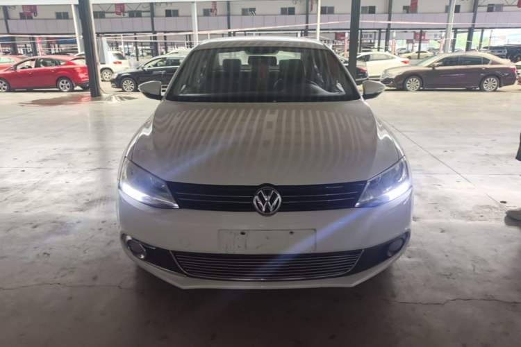 Used Volkswagen Sagitar 2014 1.6L Automatic Comfort Model Front