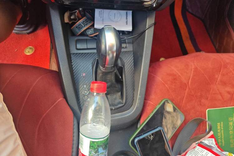 Used Volkswagen Sagitar 2014 1.6L Automatic Comfort Model Gear Lever