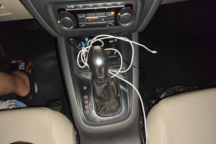 Used Volkswagen Sagitar 2014 1.4TSI Automatic Luxury Model Gear Lever