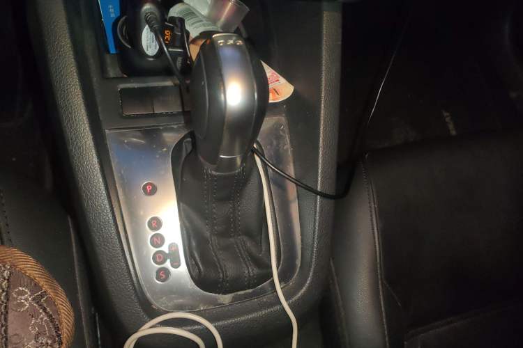 Used Volkswagen Sagitar 2014 1.4TSI Automatic Luxury Model Gear Lever