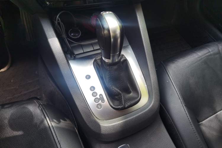 Used Volkswagen Sagitar 2014 1.4TSI Automatic Luxury Model Gear Lever