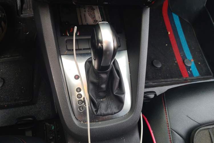 Used Volkswagen Sagitar 2014 Revised Version 1.6L Automatic Fashionable Style Gear Lever