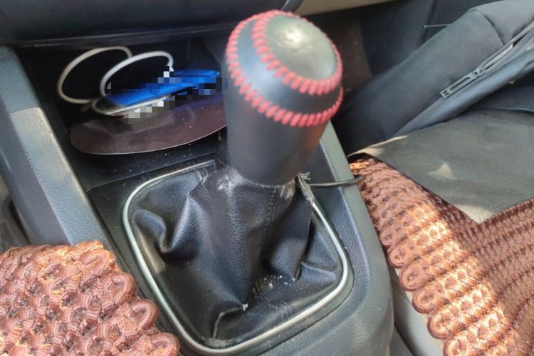 Used Volkswagen Sagitar 2014 1.6L Manual Comfort Model Gear Lever
