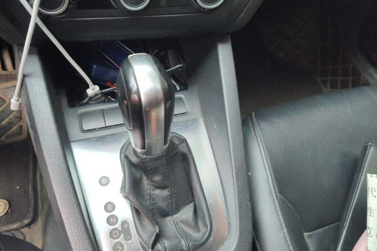Used Volkswagen Sagitar 2014 Revised Version 1.6L Automatic Leading Edition Gear Lever