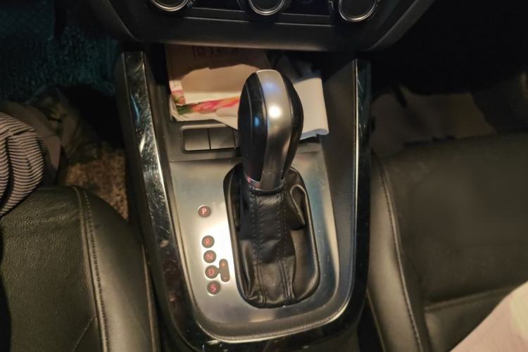 Used Volkswagen Sagitar 2014 Revised Version 1.6L Automatic Comfort Edition Gear Lever