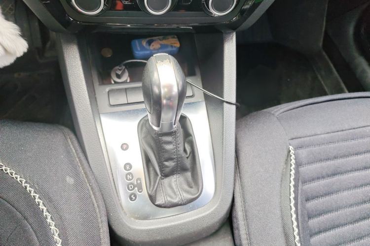 Used Volkswagen Sagitar 2014 Revised Version 1.6L Automatic Leading Edition Gear Lever