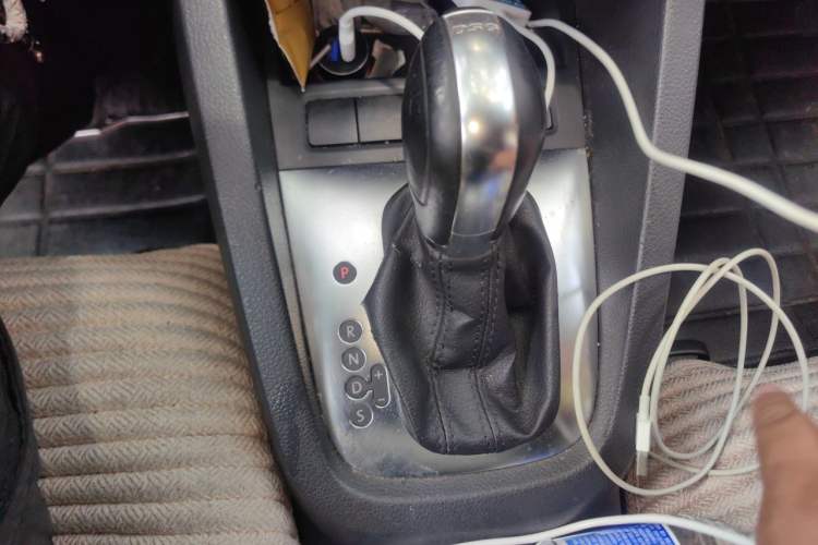 Used Volkswagen Sagitar 2014 Revised Version 1.4TSI Automatic Luxury Edition Gear Lever