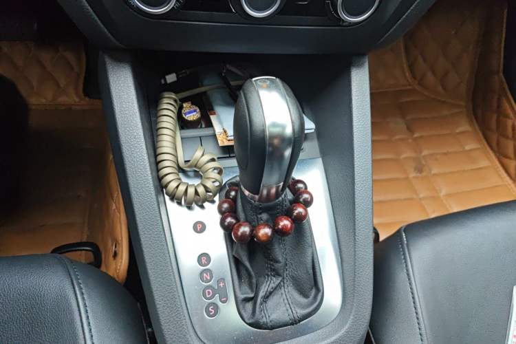 Used Volkswagen Sagitar 2014 1.6L Automatic Comfort Model Gear Lever