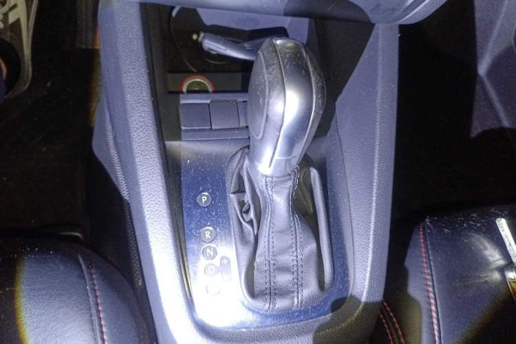 Used Volkswagen Sagitar 2014 Revised Version 1.6L Automatic Fashionable Style Gear Lever