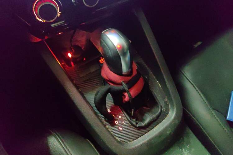 Used Volkswagen Sagitar 2014 1.6L Automatic Comfort Model Gear Lever