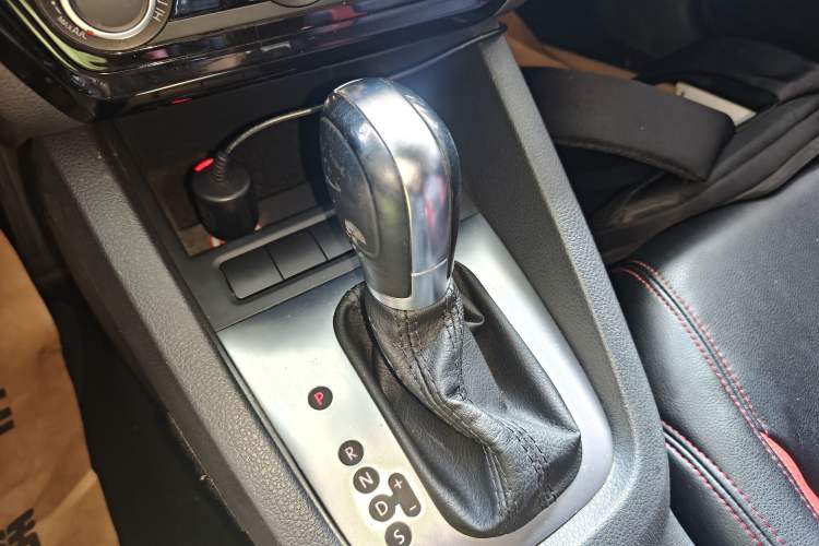 Used Volkswagen Sagitar 2014 Revised Version 1.6L Automatic Leading Edition Gear Lever