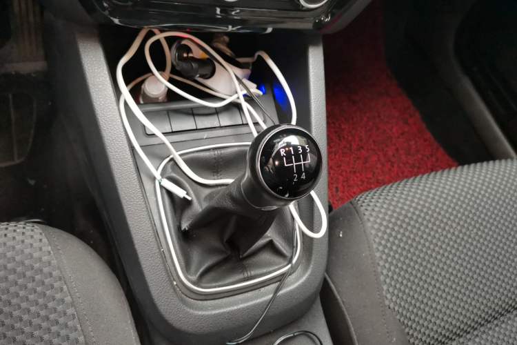 Used Volkswagen Sagitar 2014 Revised Version 1.6L Manual Leading Edition Gear Lever