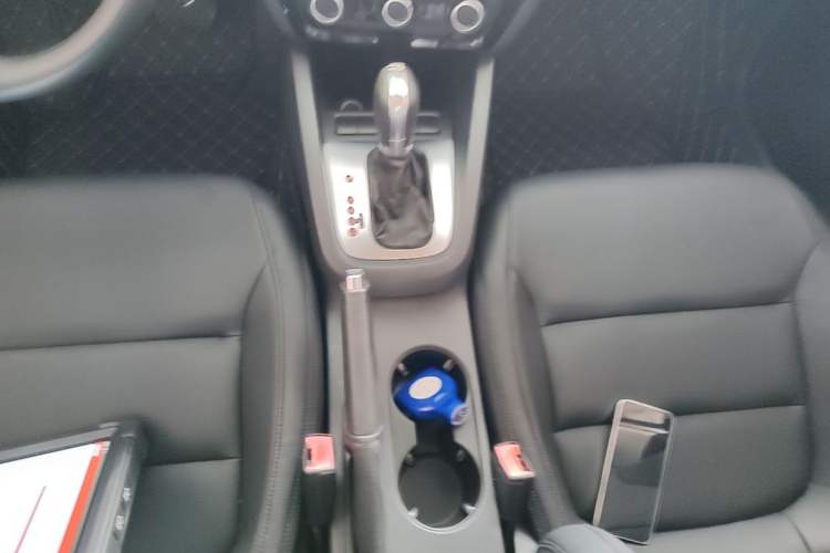 Used Volkswagen Sagitar 2014 Revised Version 1.6L Automatic Comfort Edition Gear Lever