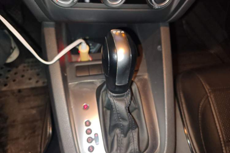 Used Volkswagen Sagitar 2014 Revised Version 1.4TSI Automatic Fashion Edition Gear Lever