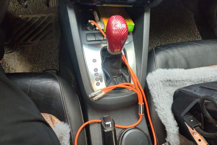 Used Volkswagen Sagitar 2014 1.4TSI Automatic Luxury Model Gear Lever