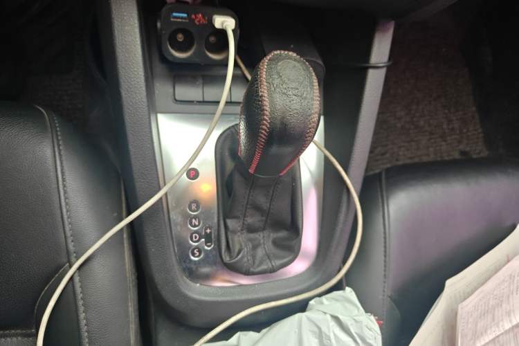 Used Volkswagen Sagitar 2014 1.4TSI Automatic Fashion Edition Gear Lever