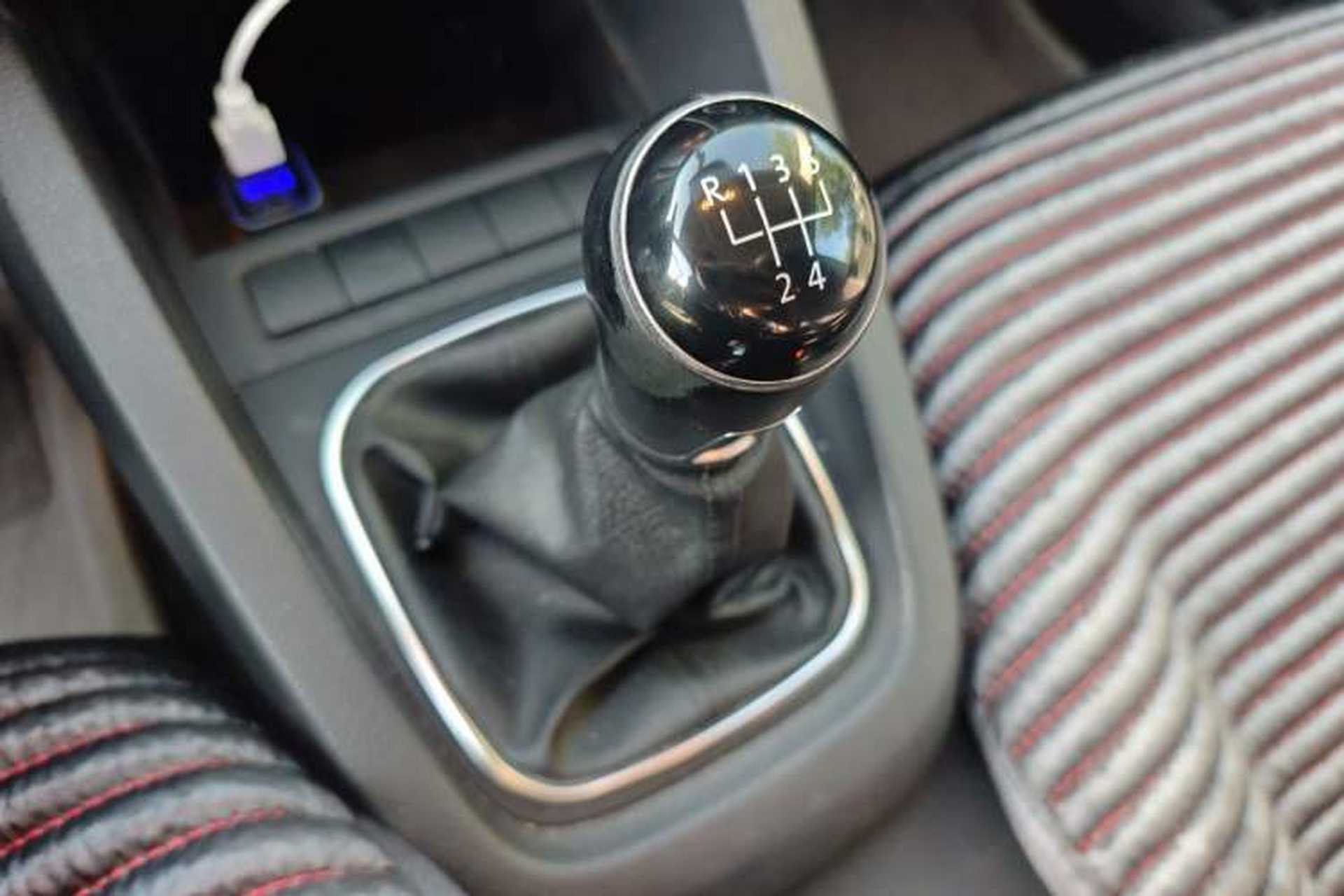 Used Volkswagen Sagitar 2014 1.6L Manual Comfort Model Gear Lever