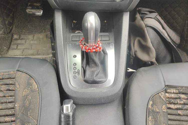 Used Volkswagen Sagitar 2014 Revised Version 1.6L Automatic Leading Edition Gear Lever