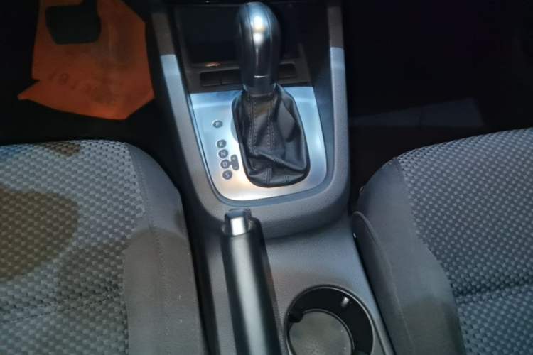 Used Volkswagen Sagitar 2014 Revised Version 1.6L Automatic Leading Edition Gear Lever