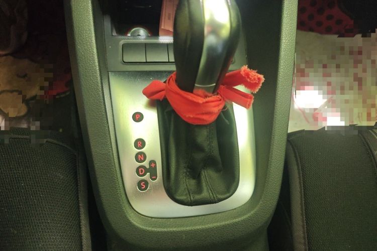 Used Volkswagen Sagitar 2014 Revised Version 1.4TSI Automatic Luxury Edition Gear Lever